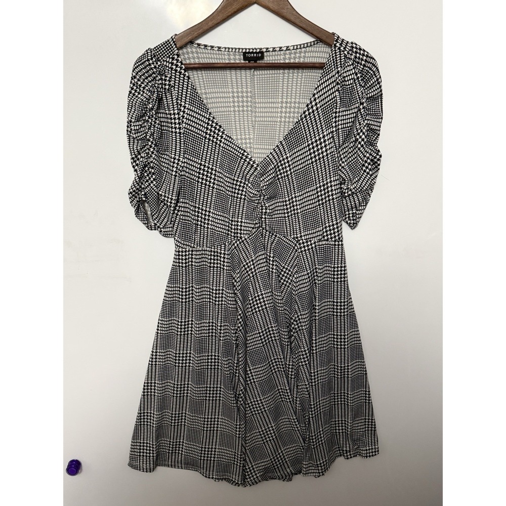 Torrid Mini Knit Cinch Front Skater Dress Plus Size 00 Black White Houndstooth